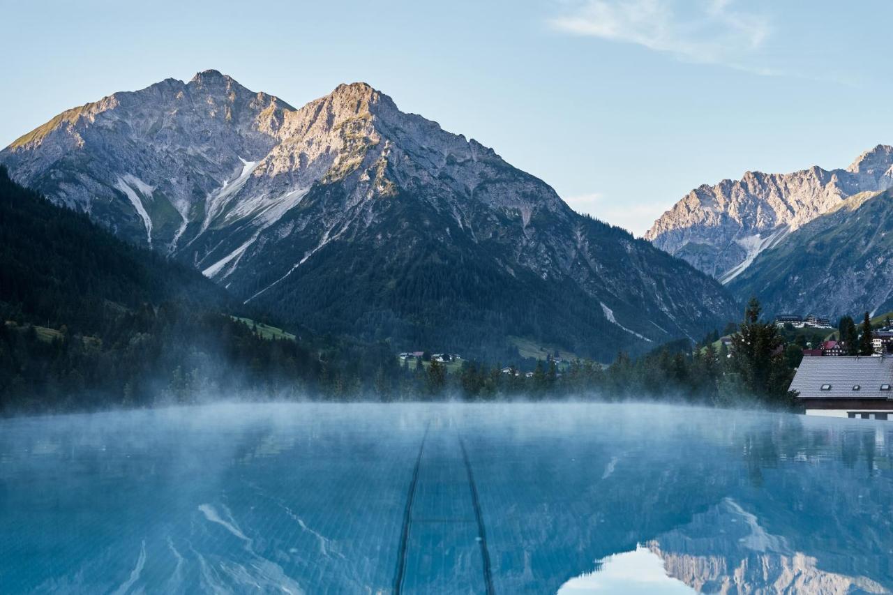 A-Rosa Ifen Hotel Kleinwalsertal Хиршегг Экстерьер фото The lake in winter