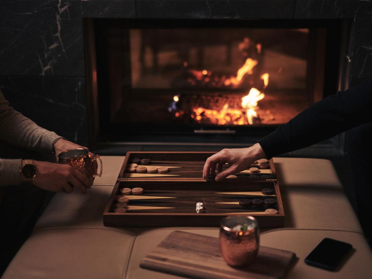 A-Rosa Ifen Hotel Kleinwalsertal Хиршегг Экстерьер фото A backgammon game
