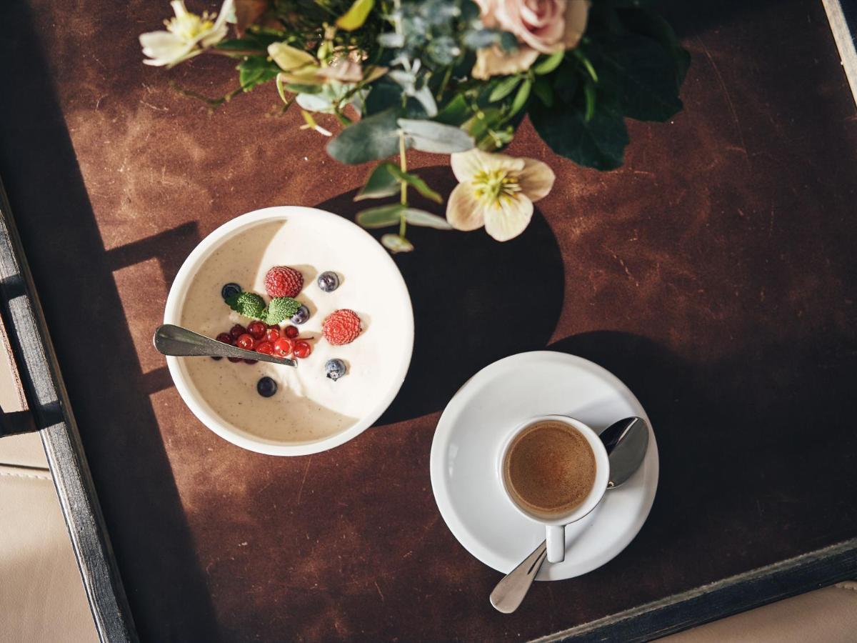 A-Rosa Ifen Hotel Kleinwalsertal Хиршегг Экстерьер фото A cup of coffee and a bowl of fruit