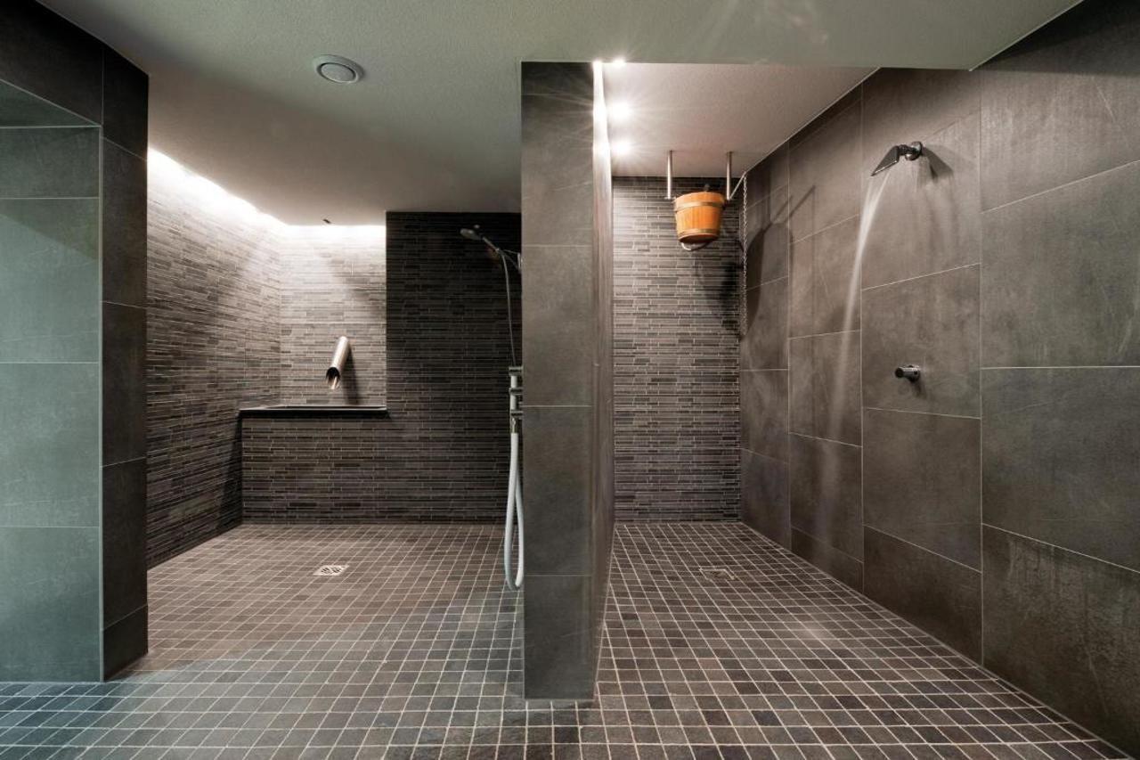 A-Rosa Ifen Hotel Kleinwalsertal Хиршегг Экстерьер фото A shower