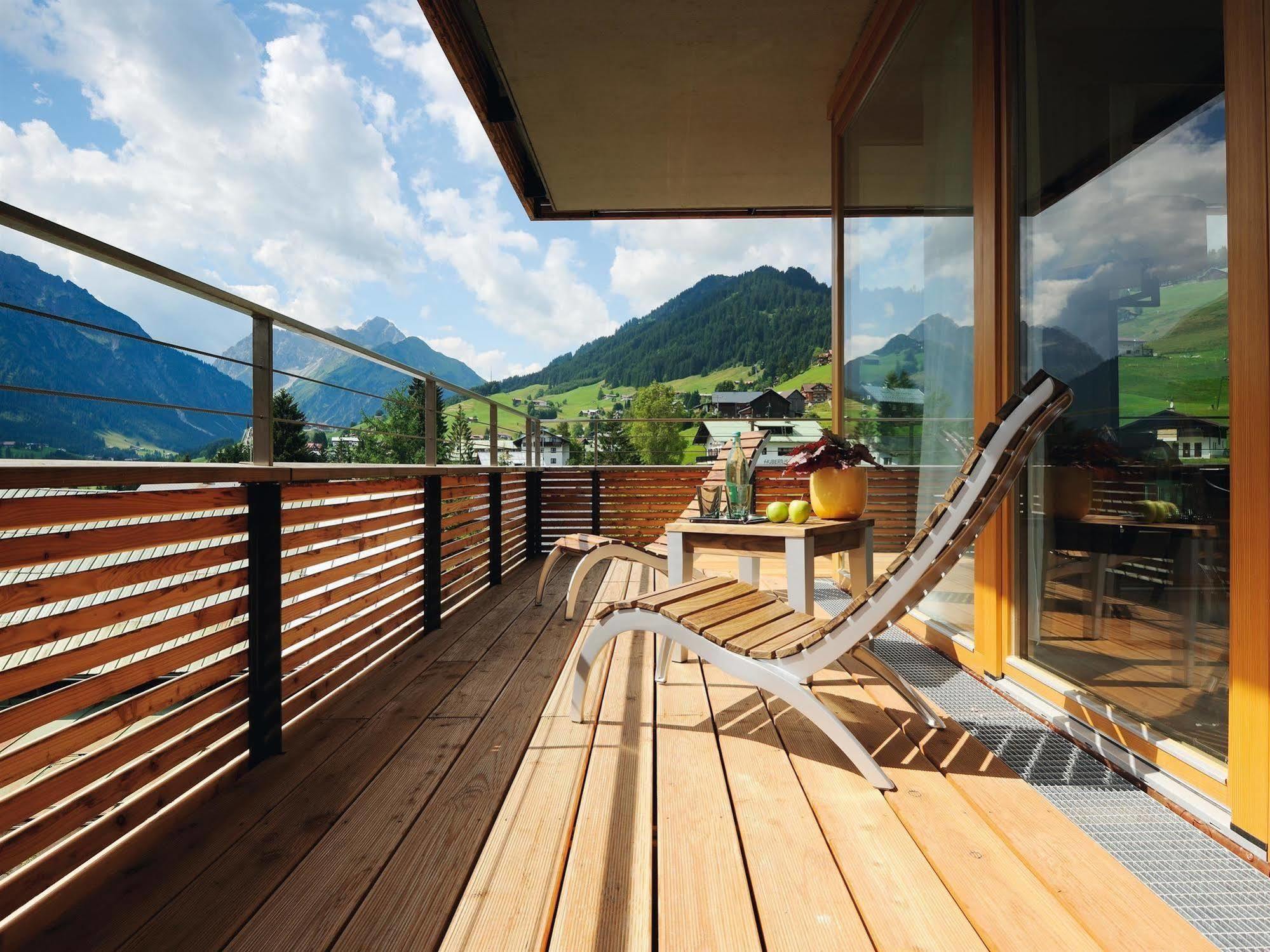 A-Rosa Ifen Hotel Kleinwalsertal Хиршегг Экстерьер фото A balcony